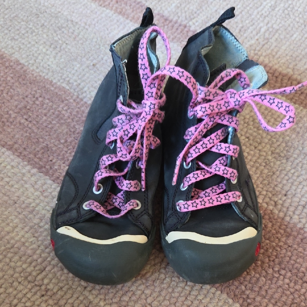 Kids Black Sneakers with Pink Star Laces